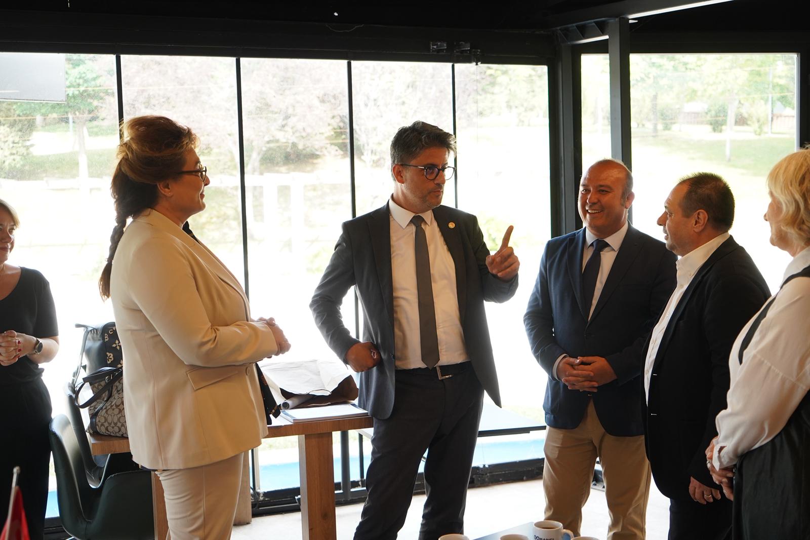 ÇASİAD ve ÇOMÜ Business Club İş Birliğiyle Düzenlenen Kariyer Akademisi Sertifika Töreni Gerçekleştirildi
